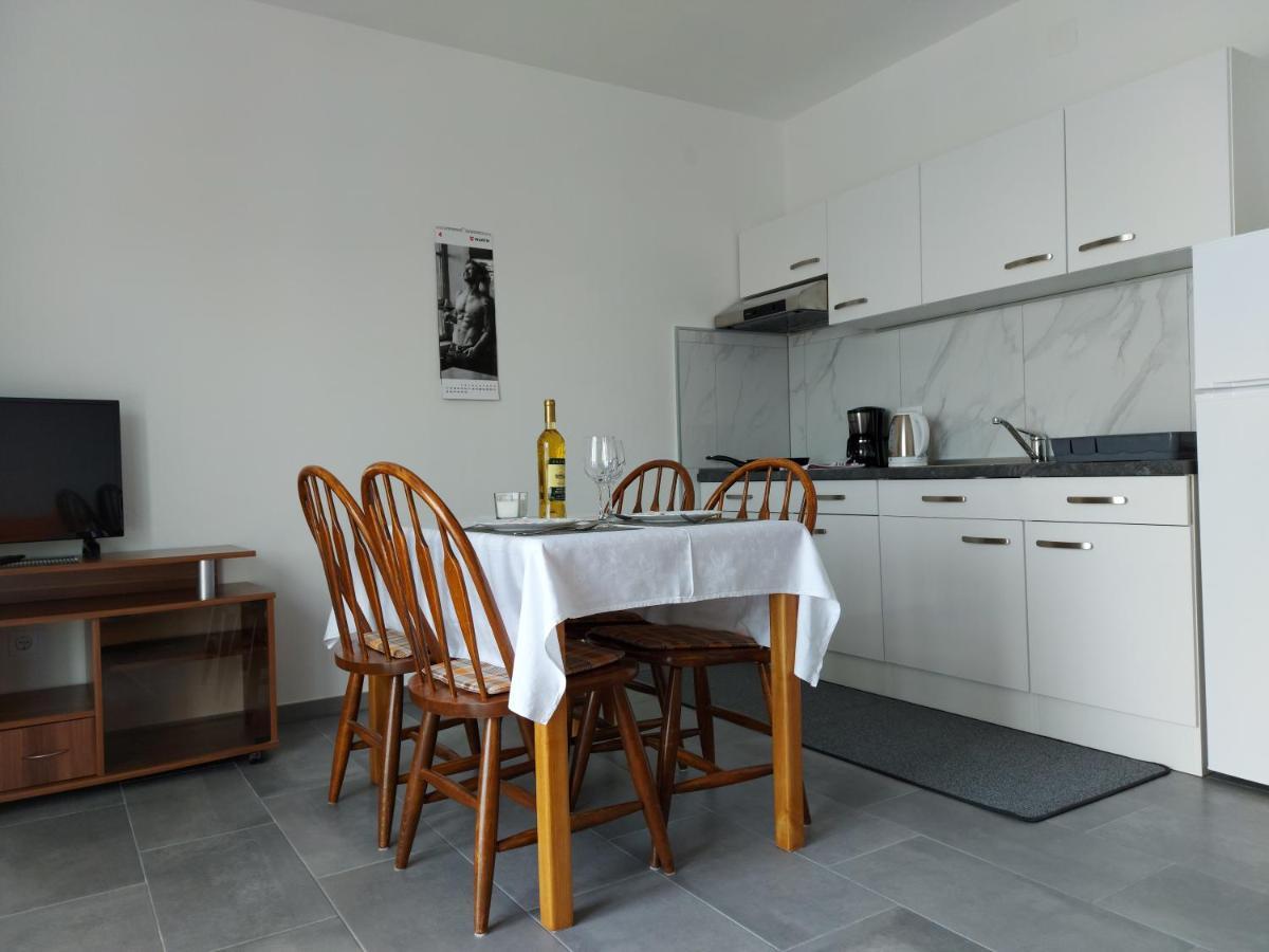 Apartmani Mare Нови-Винодолски Экстерьер фото